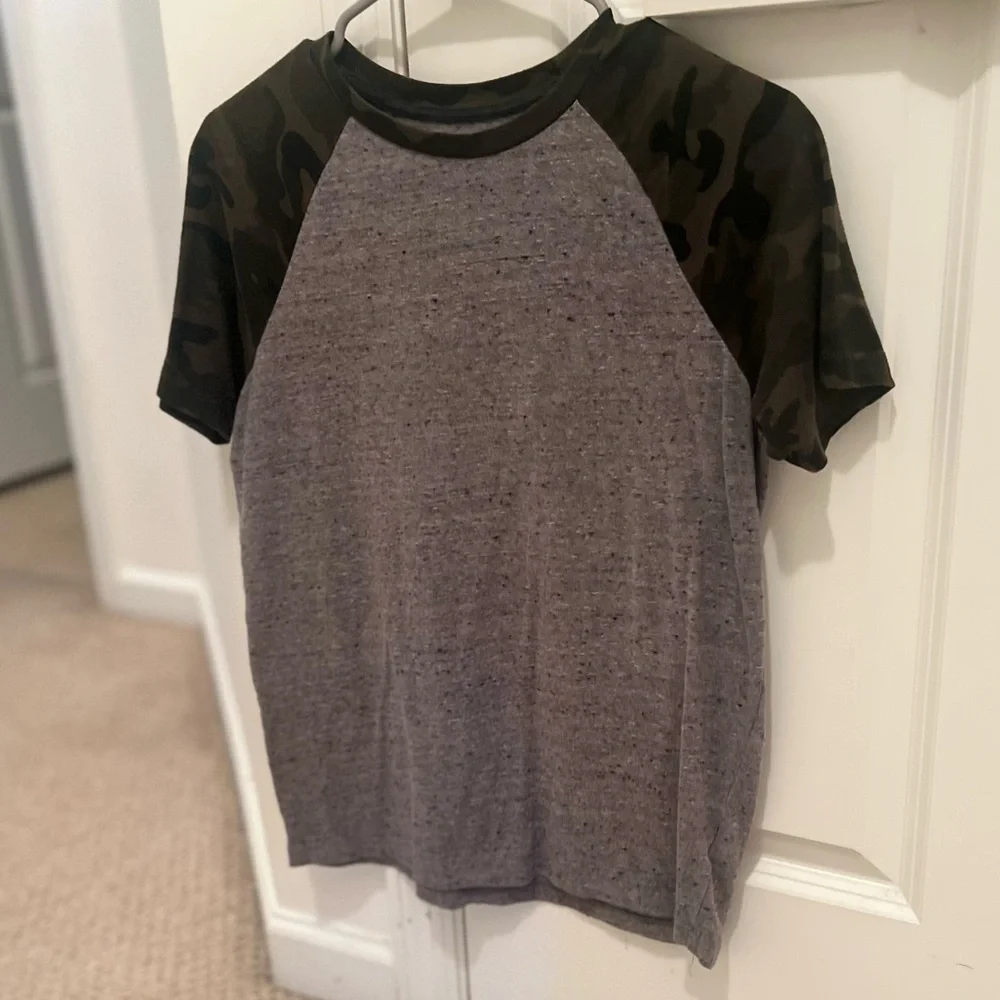 3/$19 Old Navy Camo Colorblock Ringer short sleeve T-shirt